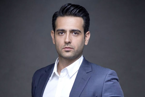 حضور امیرحسین آرمان و امین میرشکاری در نقش جوانی احمدرضا احمدی و مسعود کیمیایی در قسمت هفتم سریال «تاسیان».